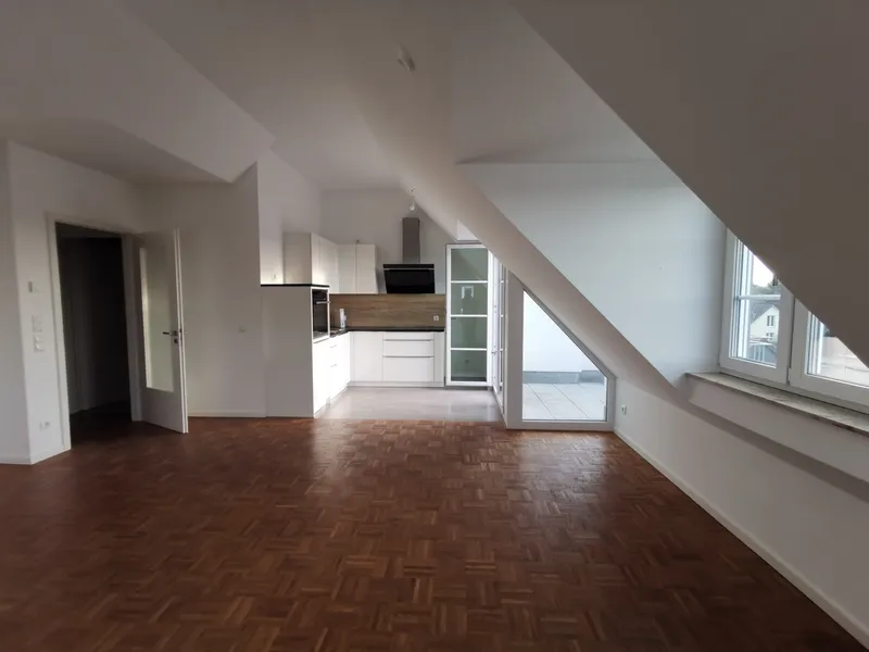 Modern & exklusiv – 2-Zimmer-Dachgeschosswohnung mit Südwestbalkon und Weitblick — photo 1